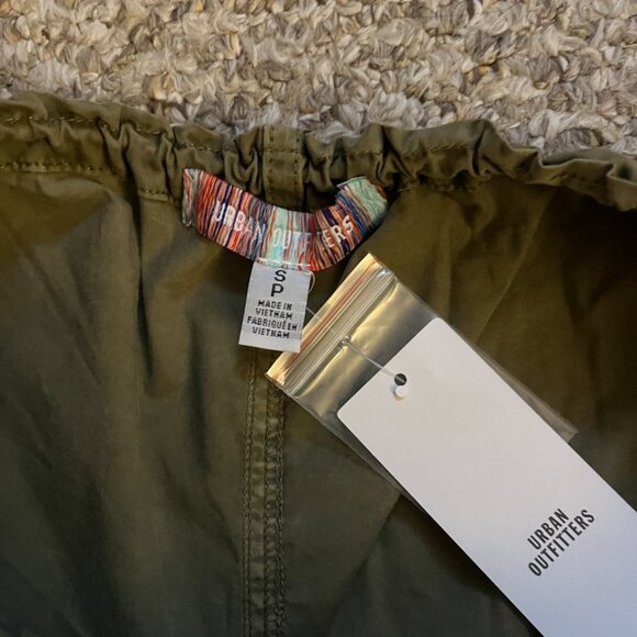 urban outfitter parachute cargo shorts - Picture 4 of 4
